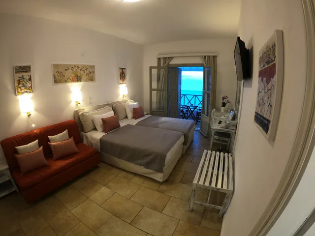 غرفة عائلية، Mathios Village 3/9