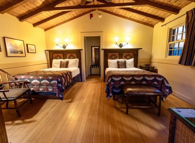 كابينة بسريرين مزدوجين، Zion Lodge Inside The Park 2/3