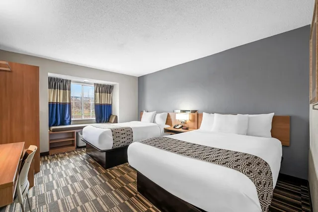 غرفة قياسية بسريرين كوين لذوي الإعاقة، Microtel Inn & Suites by Wyndham Statesville 2/5