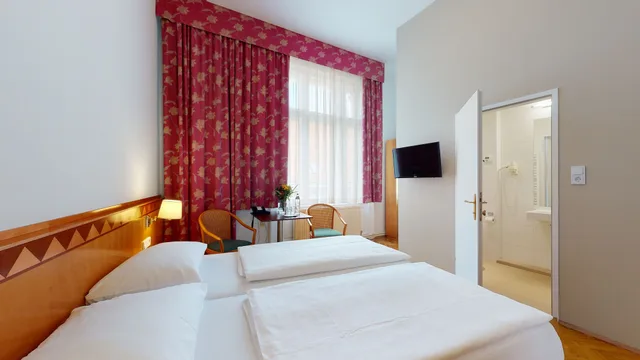 غرفة أساسية بسرير كوين، Hotel Post 2/4