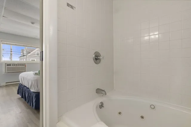غرفة بسريرين مزدوجين بحوض جاكوزي بمطبخ صغير، Mt Royal Motel 4/4