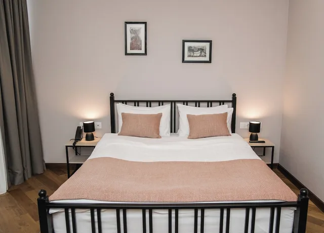 غرفة قياسية بسرير كوين، Makmani Hotel 2/3
