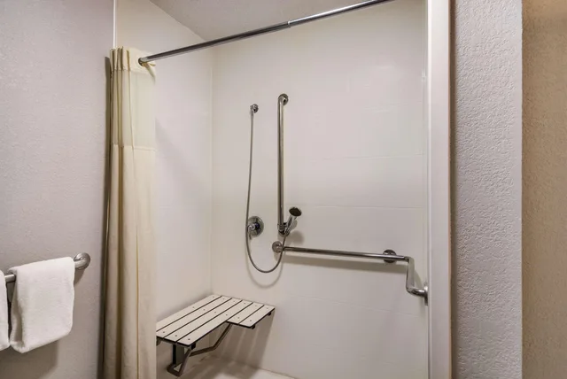 غرفة بسرير مزدوج لذوي الإعاقة، Quality Inn Emporia, VA 5/6
