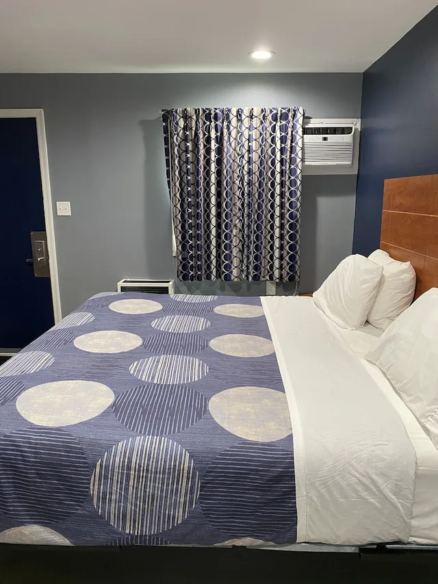 غرفة مفردة بسرير كوين، Dunmore Inn 6/8