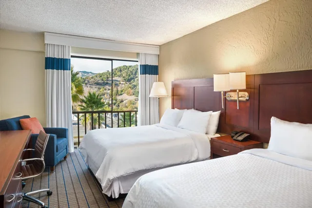 غرفة ديلوكس بسريرين كوين بشرفة، Four Points by Sheraton San Rafael Marin County 3/4
