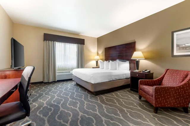 غرفة بسرير كينج، Best Western Plus Burleson Inn & Suites 2/3