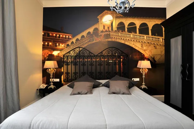 Theme, Superior, Twin Beds، Golden Tulip West Ende 6/10