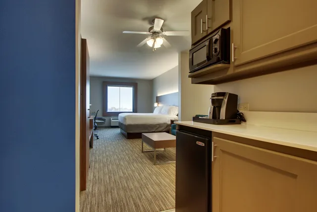 جناح لذوي الإعاقة، Holiday Inn Express Hotel & Suites Vernon College Area (HWY 287) 3/3