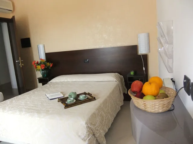 غرفة رباعية بسرير مزدوج وسريرين منفصلين، Hotel Villa Ionia 2/4