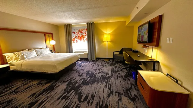 غرفة ديلوكس بسرير كينج، Newmarket Hotel And Suites 4/10
