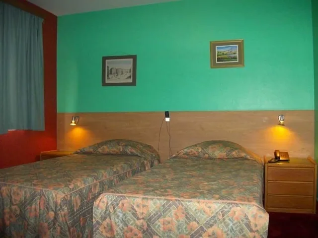 Room, Twin Beds, Hotel Evergreen 3/7