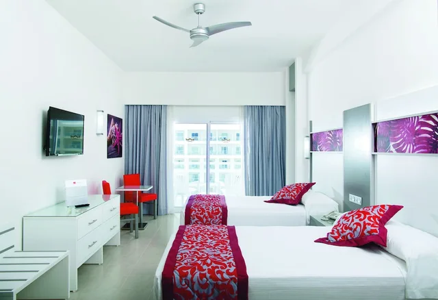 غرفة متصلة قياسية بسرير مزدوج بإطلالة على الحديقة، Hotel RIU Playa Blanca All Inclusive 2/2