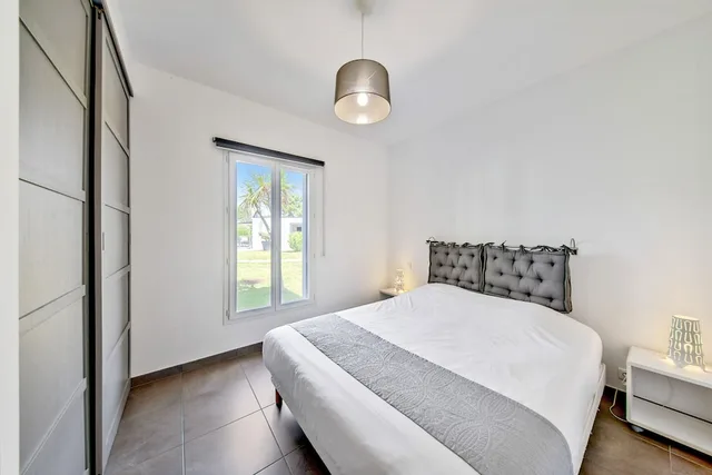 شقة بسرير كوين بشرفة بغرفة نوم واحدة مع أريكة، Les Villas de Porto Vecchio 1/8