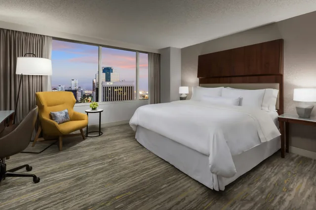 غرفة بسرير كينج، Westin Long Beach 12/20