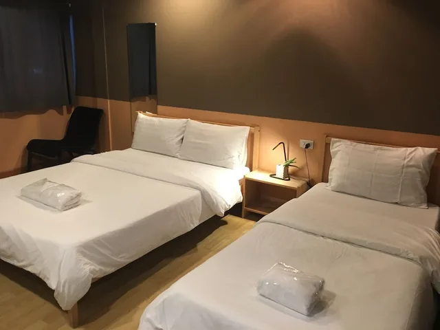 غرفة قياسية ثلاثية بسرير مزدوج وسرير فردي، Room At Doze 1/2