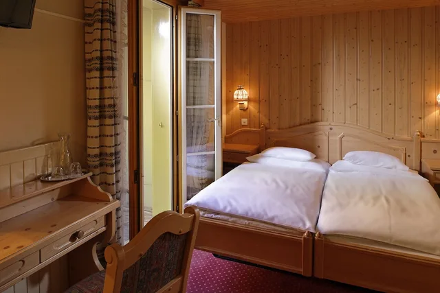 Small Double, Twin Beds، Hotel Alpenrose Wengen 1/4