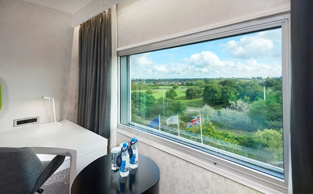 غرفة تنفيذية بسريرين منفصلين مع دخول الصالة، Hilton London Heathrow Airport 3/3