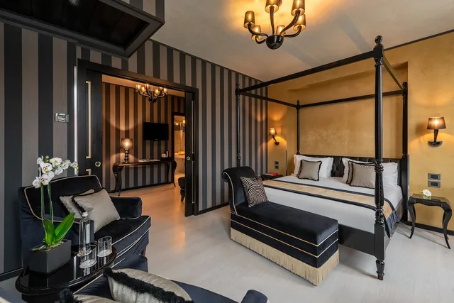 جناح بسرير مزدوج بإطلالة على القناة مع أريكة، Carnival Palace Hotel 1/2