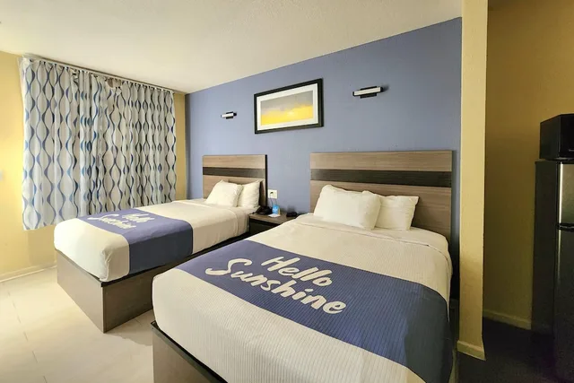 Efficiency, 2 Queen Beds، Days Inn By Wyndham Freeport 2/7