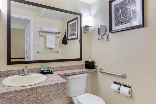 Room, King Bed, Bathtub, Accessible, Best Western Canoga Park Motor Inn 4/5