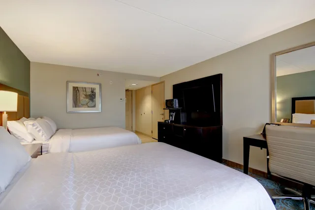 Deluxe, Twin Beds, Accessible, Holiday Inn Express Hotel Suites Waterloo St Jacobs 3/10