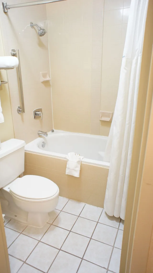 جناح بسريرين كوين، Governors Suites Hotel 5/6