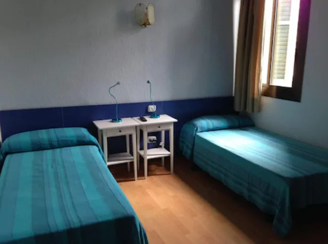 غرفة بسرير مزدوج أو سريرين منفصلين بحمام مشترك، Hostal Delfos 8/10
