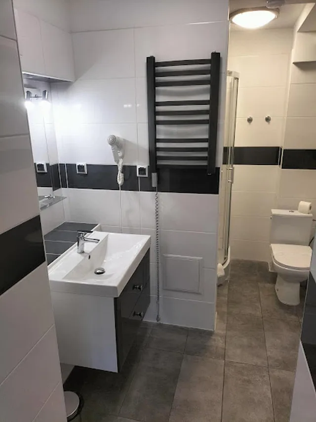 جناح، Hotel Chmielna 7/7