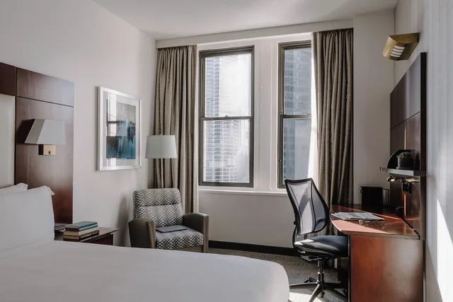 Standard, Queen Bed, Club Quarters, Wacker at Michigan 10/10