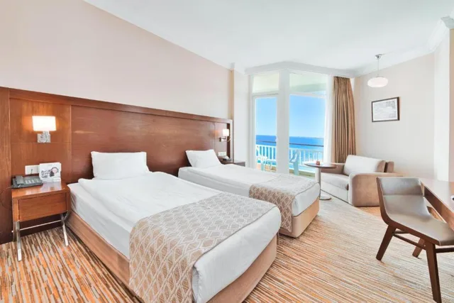 غرفة قياسية بسرير مزدوج أو سريرين منفصلين بإطلالة على البحر، Salamis Bay Conti Resort and Casino 4/8