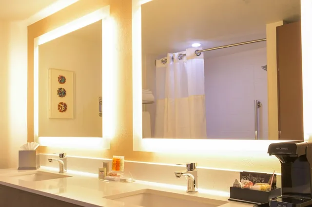 غرفة بسريرين كوين لذوي الإعاقة، Gateway Hotel Santa Monica 6/7