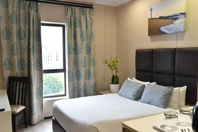غرفة قياسية بسرير كوين، Regal Inn Gateway Umhlanga 1/1