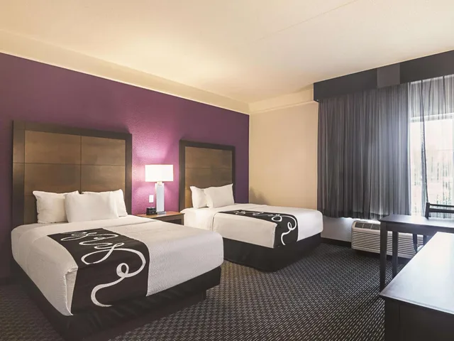 غرفة ديلوكس بسرير مزدوج أو سريرين منفصلين، La Quinta Inn Suites Oklahoma City Nw Expwy 2/5