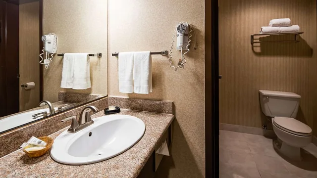 غرفة بسريرين كوين يُسمح فيها بالحيوانات الأليفة، SureStay Plus Hotel by Best Western Reno Airport 5/6