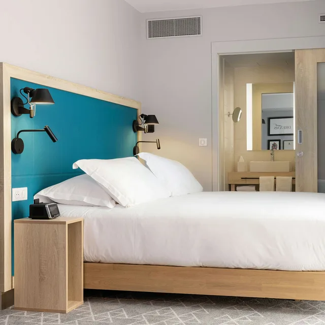 غرفة بسرير كينج لذوي الإعاقة، Hampton by Hilton Tours Centre 1/6