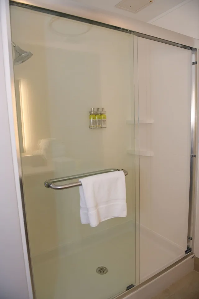 جناح بسريرين كوين لذوي الإعاقة، Holiday Inn Express Suites Middletown 2/2