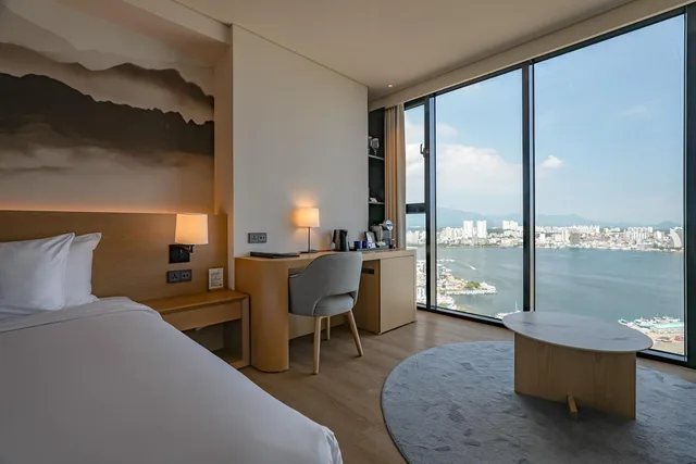 Grand, Deluxe, King Bed, Lake and Ocean View، Homm Marina Sokcho 1/4