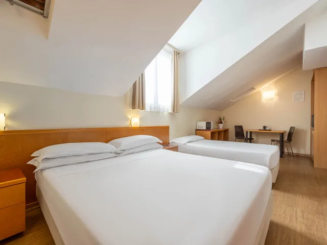 غرفة بسرير كوين بمطبخ صغير، iH ApartHotels Milano Argonne Park 2/4