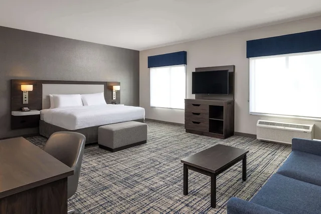 استوديو بسرير كينج بحوض جاكوزي، Hampton Inn Suites Manteca 1/10