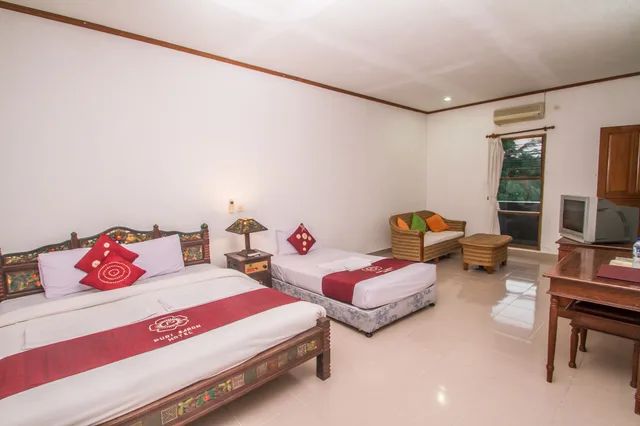 Deluxe, Triple, 1 Queen and 1 Single Bed, Puri Saron Madangan Hotel 1/10