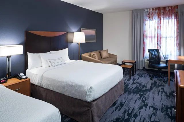 غرفة بسرير كوين مع أريكة، Fairfield Inn And Suites Orlando At Seaworld 2/8