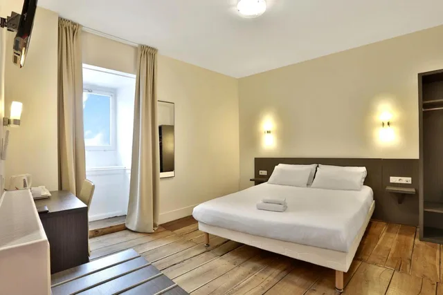 غرفة ثلاثية، AUBERGE DUPUYTREN 1/2