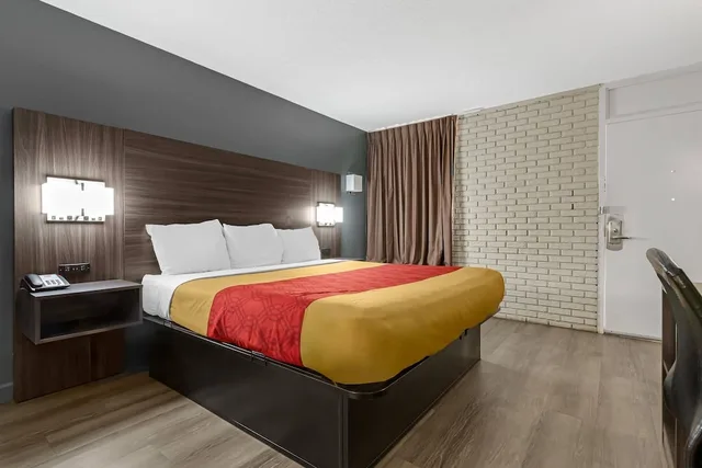 غرفة بسرير كينج للمدخنين لذوي الإعاقة، Econo Lodge Creedmoor - Butner 3/10
