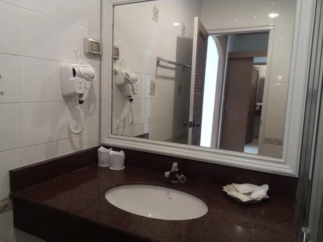 غرفة ديلوكس بسرير مزدوج أو سريرين منفصلين بإطلالة على البحر، Seaview Hotel Sriracha 8/10