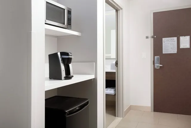 غرفة قياسية بسرير كينج، Holiday Inn Express Jacksonville Beach 7/7