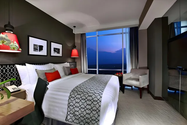 جناح جونيور بسرير مزدوج وسريرين منفصلين، Aston Priority Simatupang Hotel and Conference Center 1/1