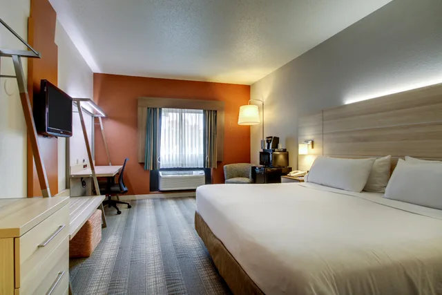 غرفة بسرير كينج، Holiday Inn Express Milwaukee N Brown Deer Mequon 1/2