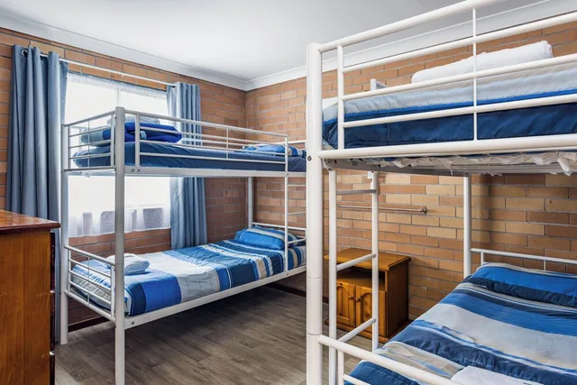 Extra, Family, Chalet, 2 Bunk Beds, Trundle Bed, Queen Bed، EMU BEACH CHALETS 2/7