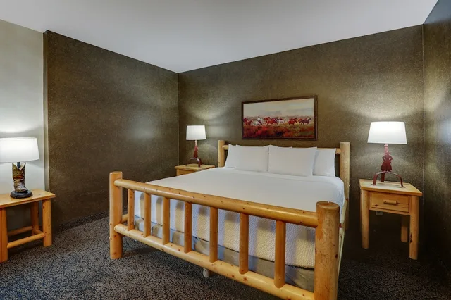 Expanded, King Bed, Bunk Bed, Sofa، Stoney Creek Sioux City 1/5