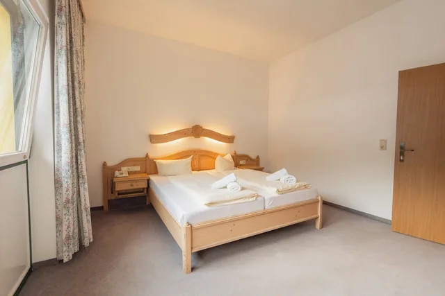 جناح تقليدي بسريرين كينج وسرير فردي بشرفة بغرفتي نوم، Gruberhof Hotel 8/10